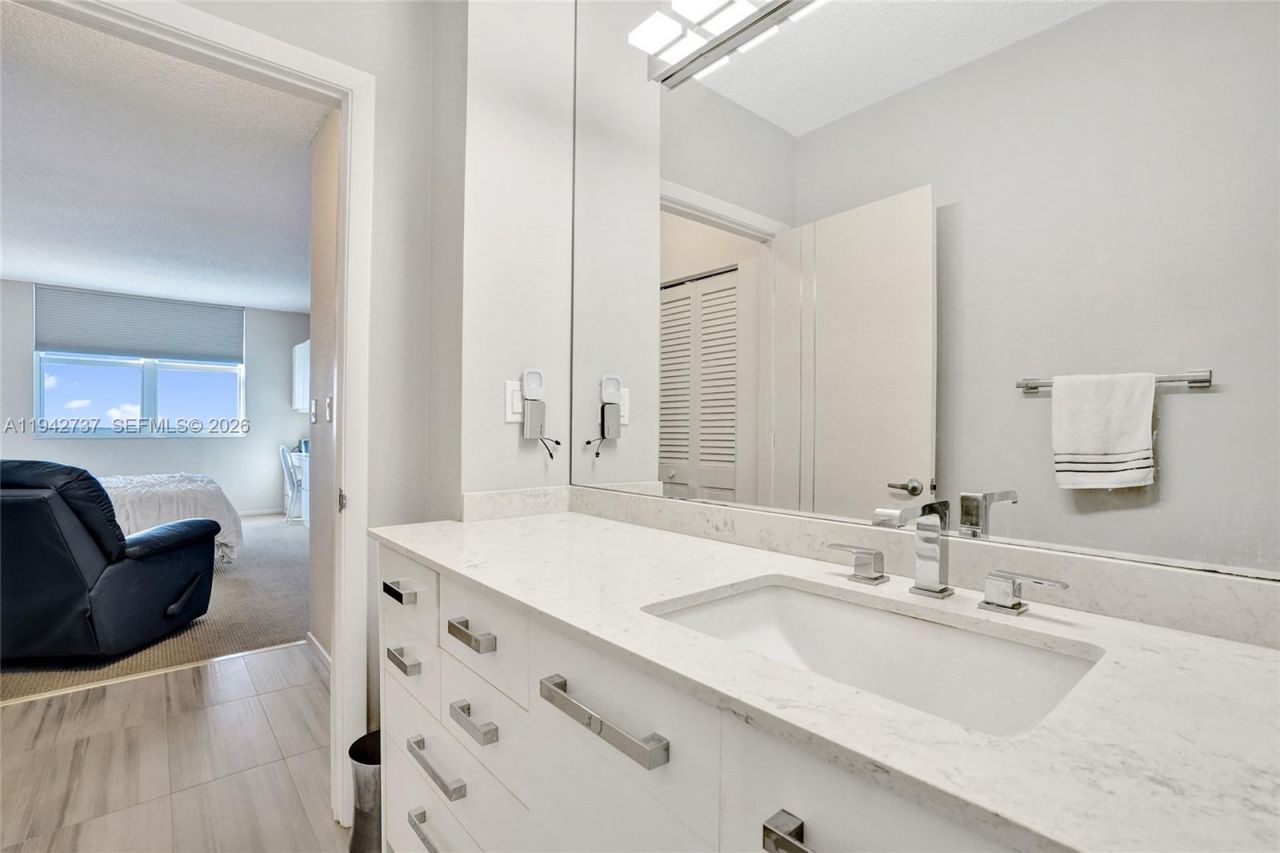 300 Bayview Dr, Unit 1110, Sunny Isles Beach, FL 33160 Photo