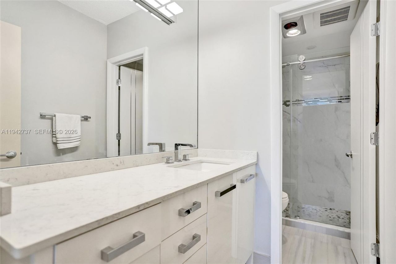 300 Bayview Dr, Unit 1110, Sunny Isles Beach, FL 33160 Photo