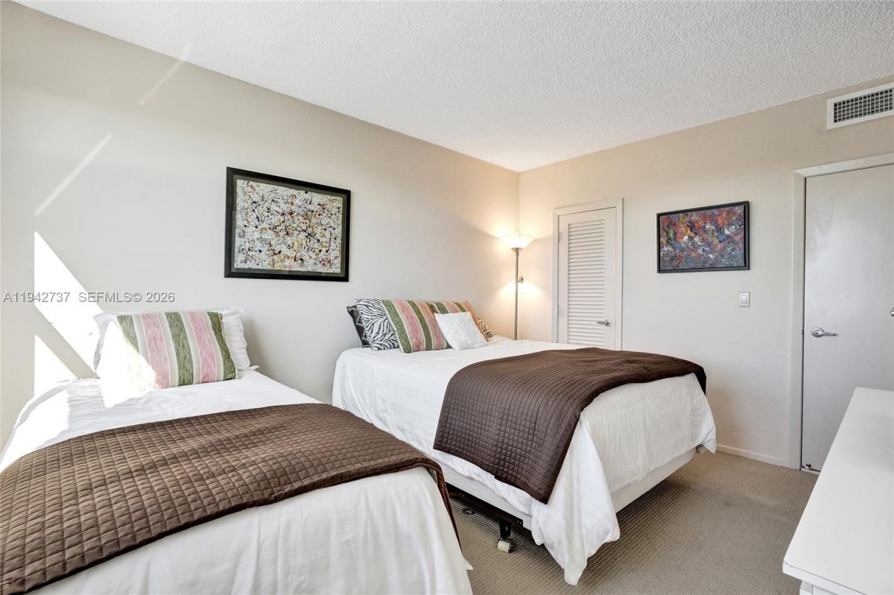 300 Bayview Dr, Unit 1110, Sunny Isles Beach, FL 33160 Photo