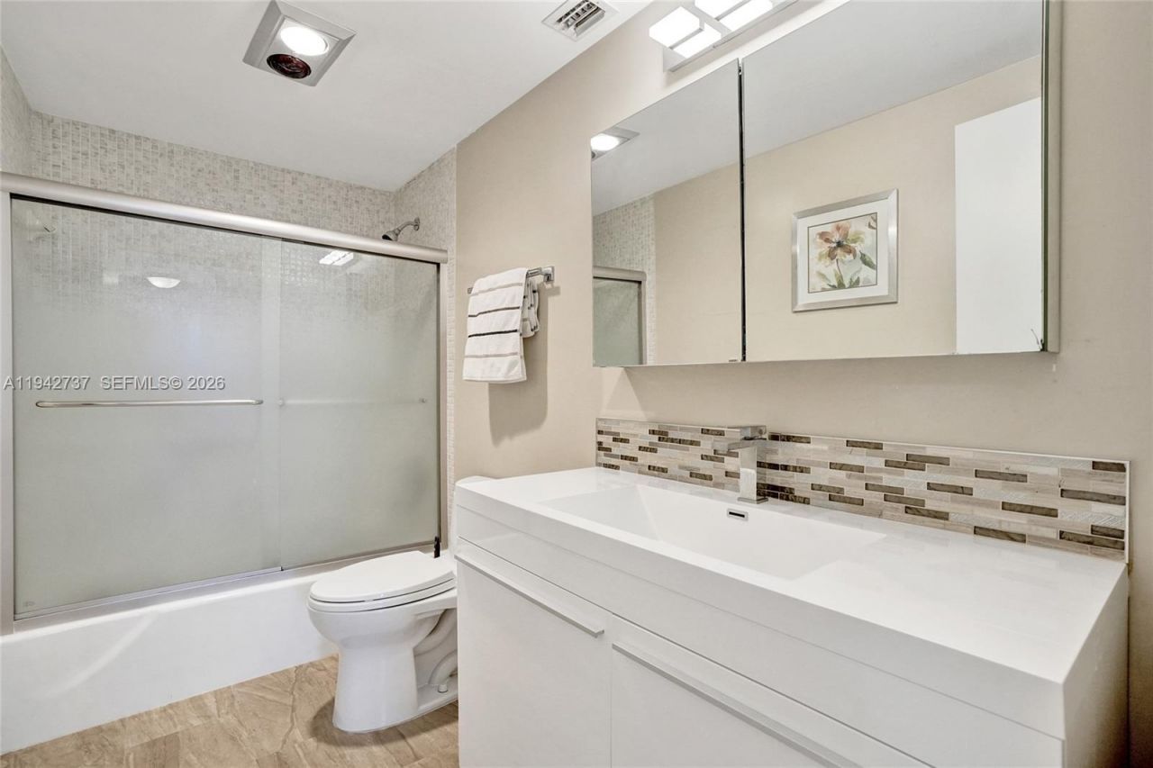 300 Bayview Dr, Unit 1110, Sunny Isles Beach, FL 33160 Photo