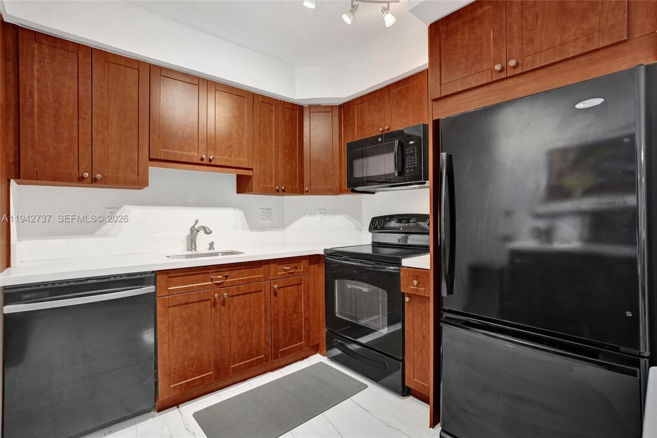 300 Bayview Dr, Unit 1110, Sunny Isles Beach, FL 33160 Photo