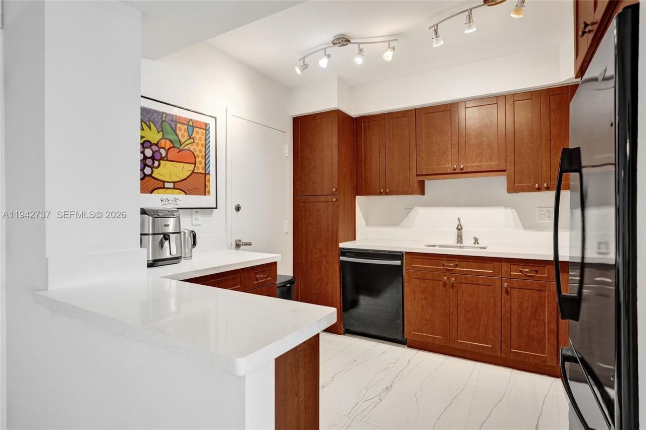 300 Bayview Dr, Unit 1110, Sunny Isles Beach, FL 33160 Photo