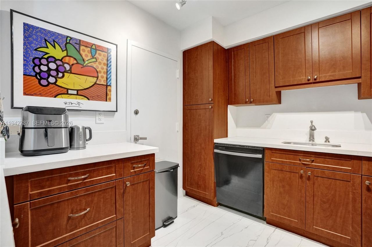 300 Bayview Dr, Unit 1110, Sunny Isles Beach, FL 33160 Photo