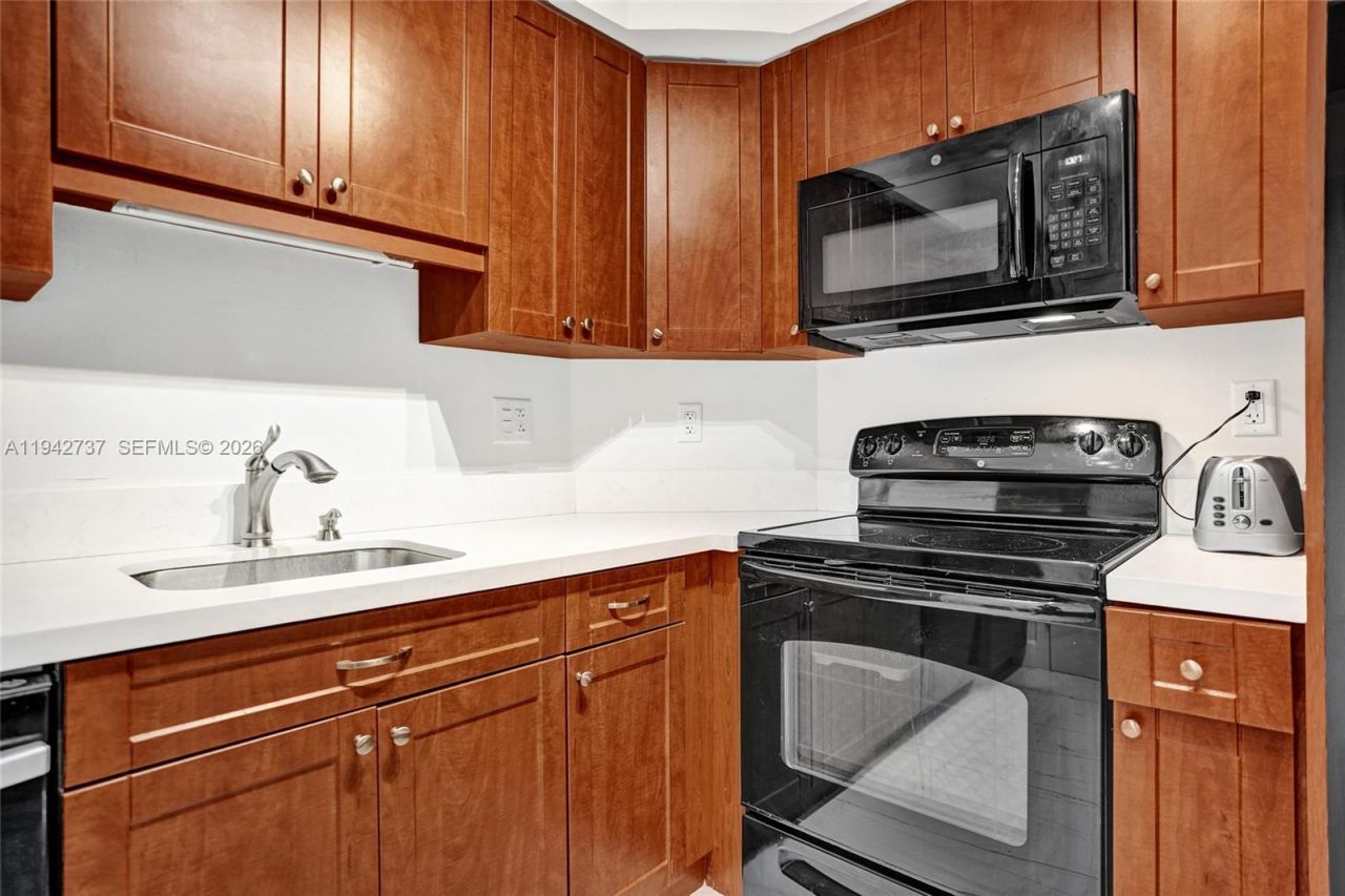 300 Bayview Dr, Unit 1110, Sunny Isles Beach, FL 33160 Photo