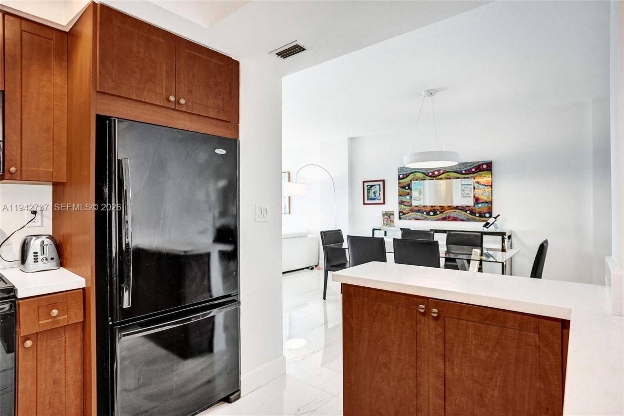 300 Bayview Dr, Unit 1110, Sunny Isles Beach, FL 33160 Photo