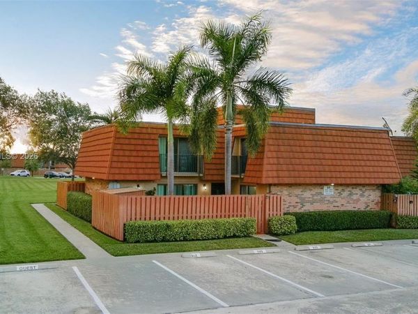 2566 Lakeview Ct, Cooper City, FL 33026