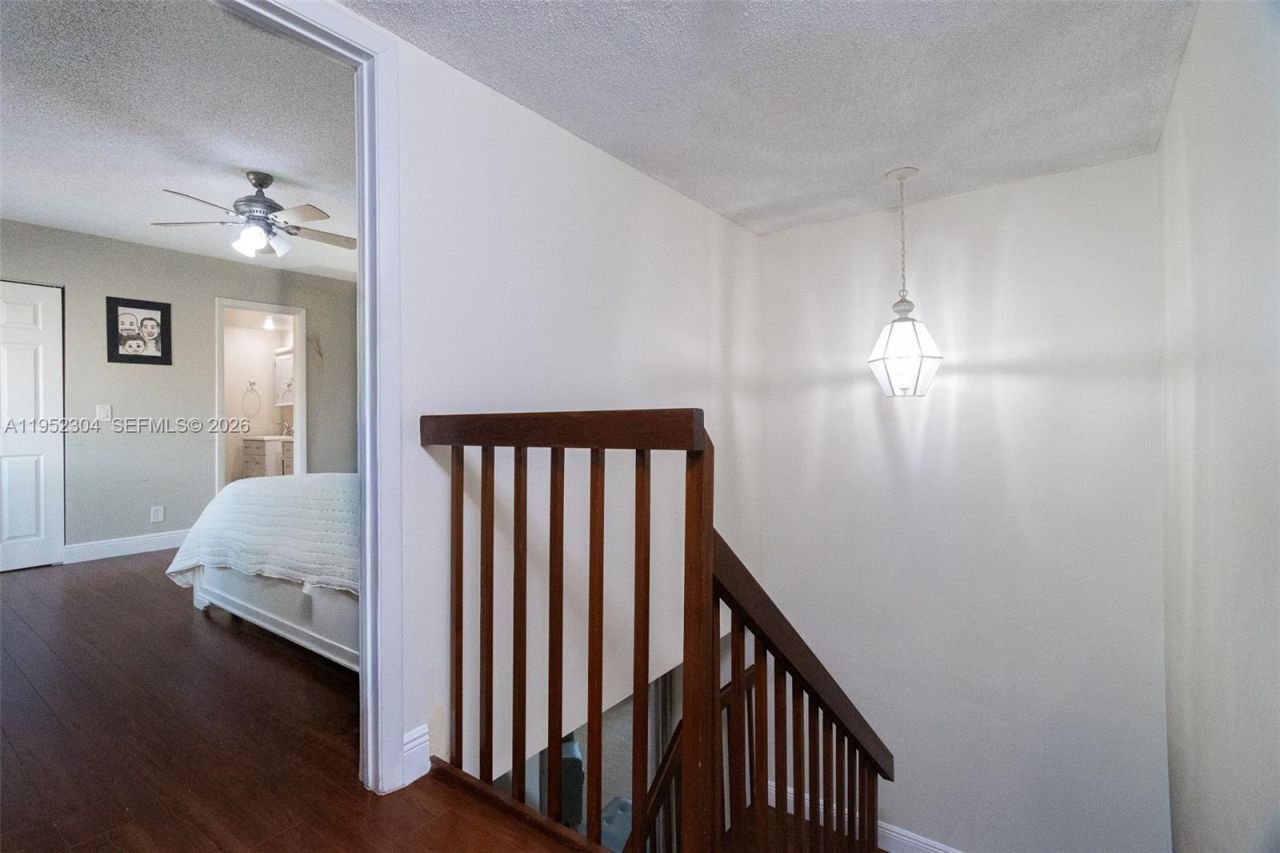 2566 Lakeview Ct, Cooper City, FL 33026 Photo