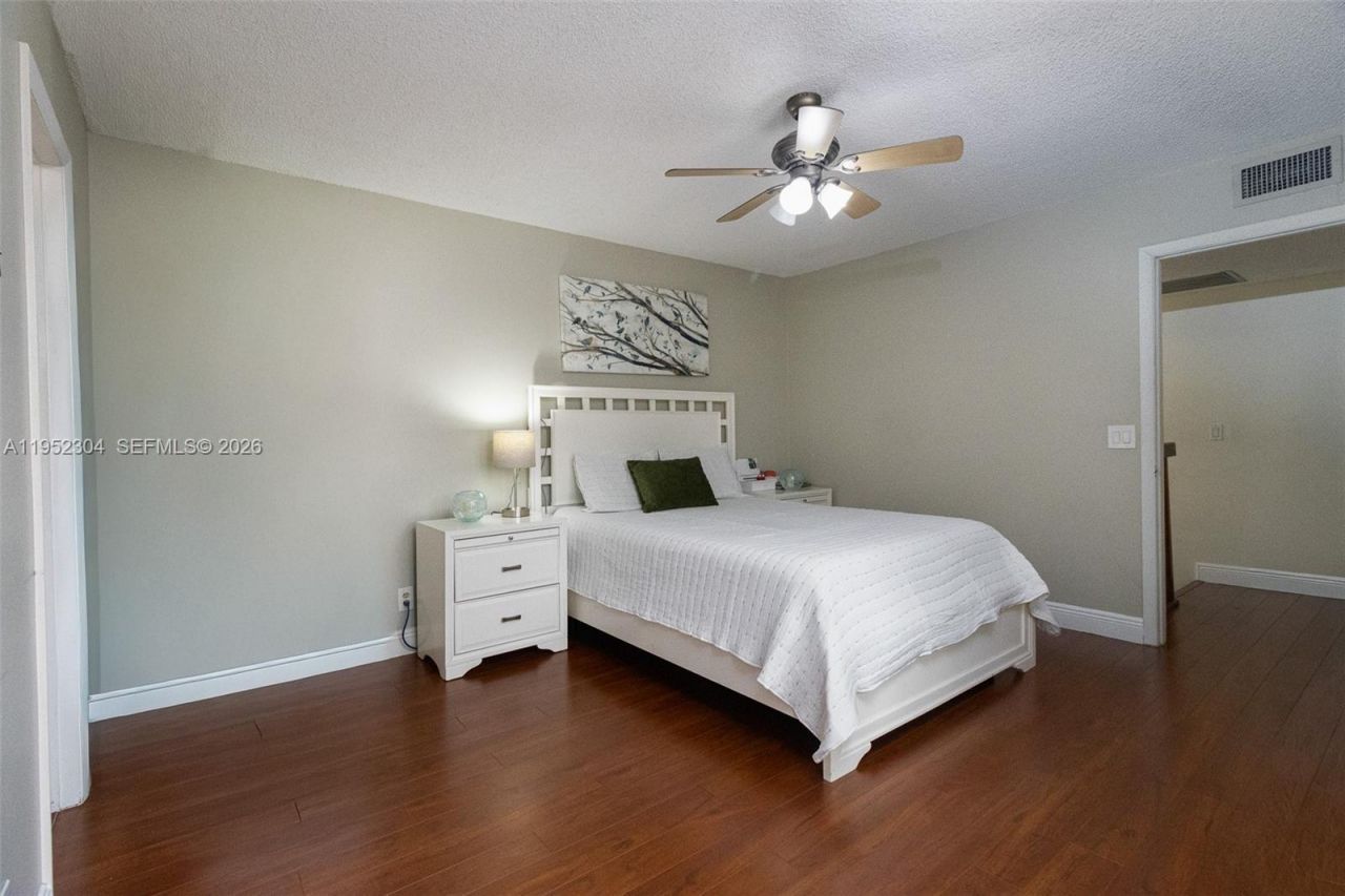 2566 Lakeview Ct, Cooper City, FL 33026 Photo