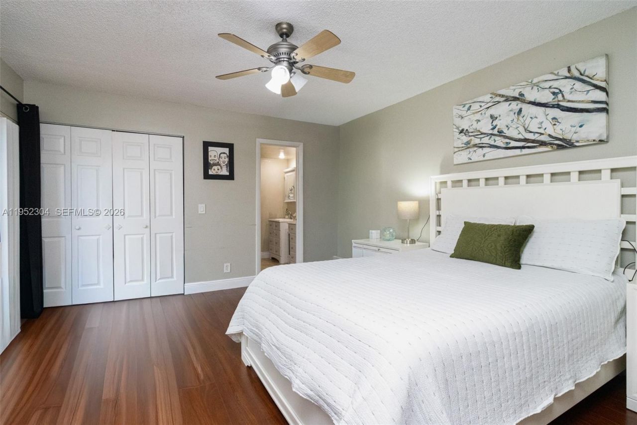 2566 Lakeview Ct, Cooper City, FL 33026 Photo