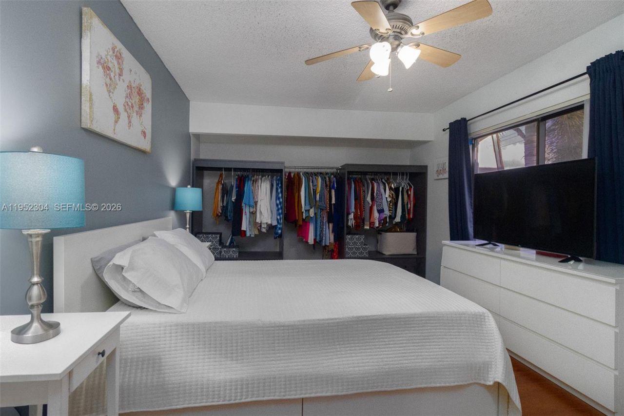 2566 Lakeview Ct, Cooper City, FL 33026 Photo