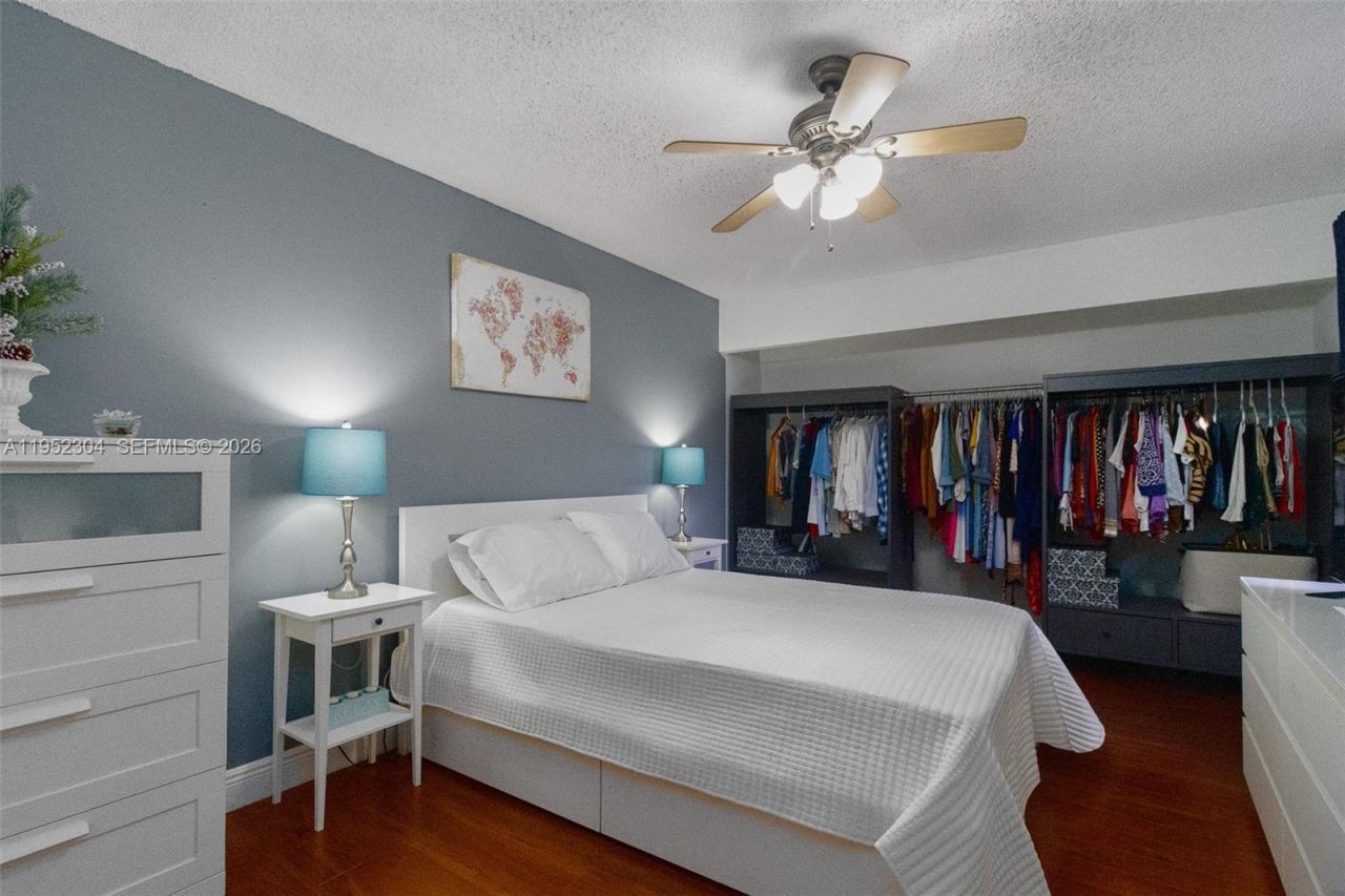 2566 Lakeview Ct, Cooper City, FL 33026 Photo