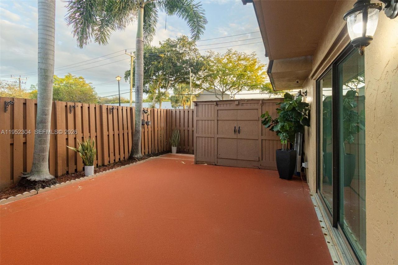 2566 Lakeview Ct, Cooper City, FL 33026 Photo