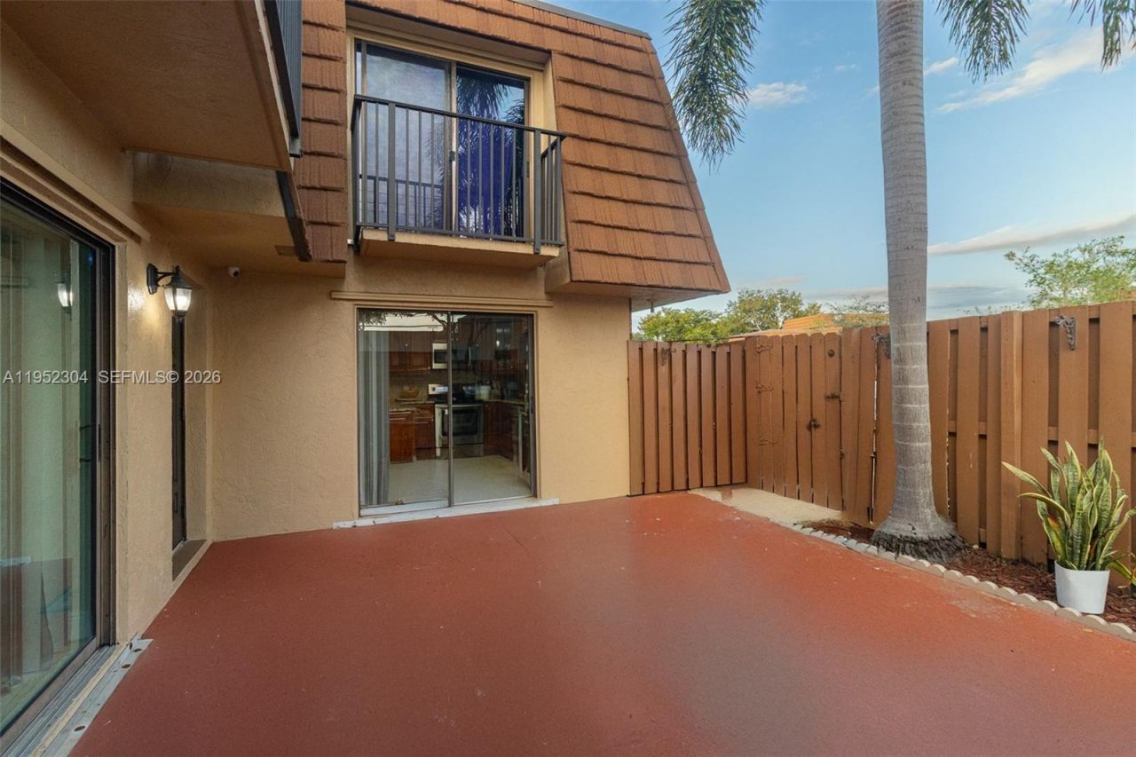 2566 Lakeview Ct, Cooper City, FL 33026 Photo