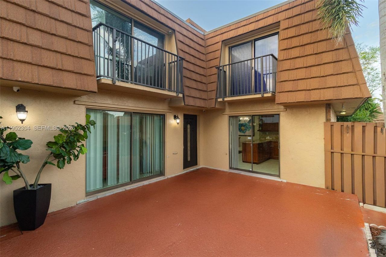 2566 Lakeview Ct, Cooper City, FL 33026 Photo