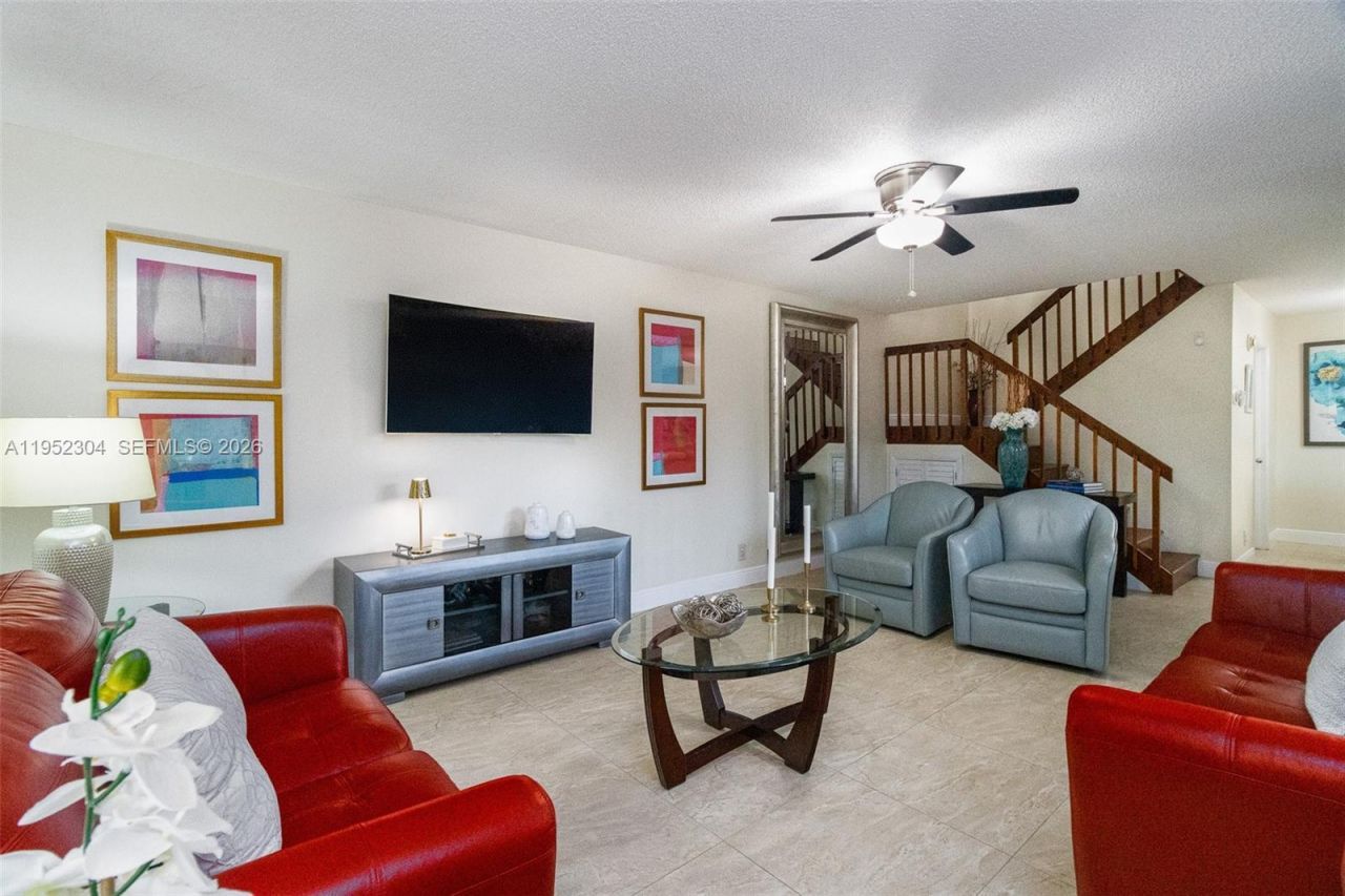 2566 Lakeview Ct, Cooper City, FL 33026 Photo