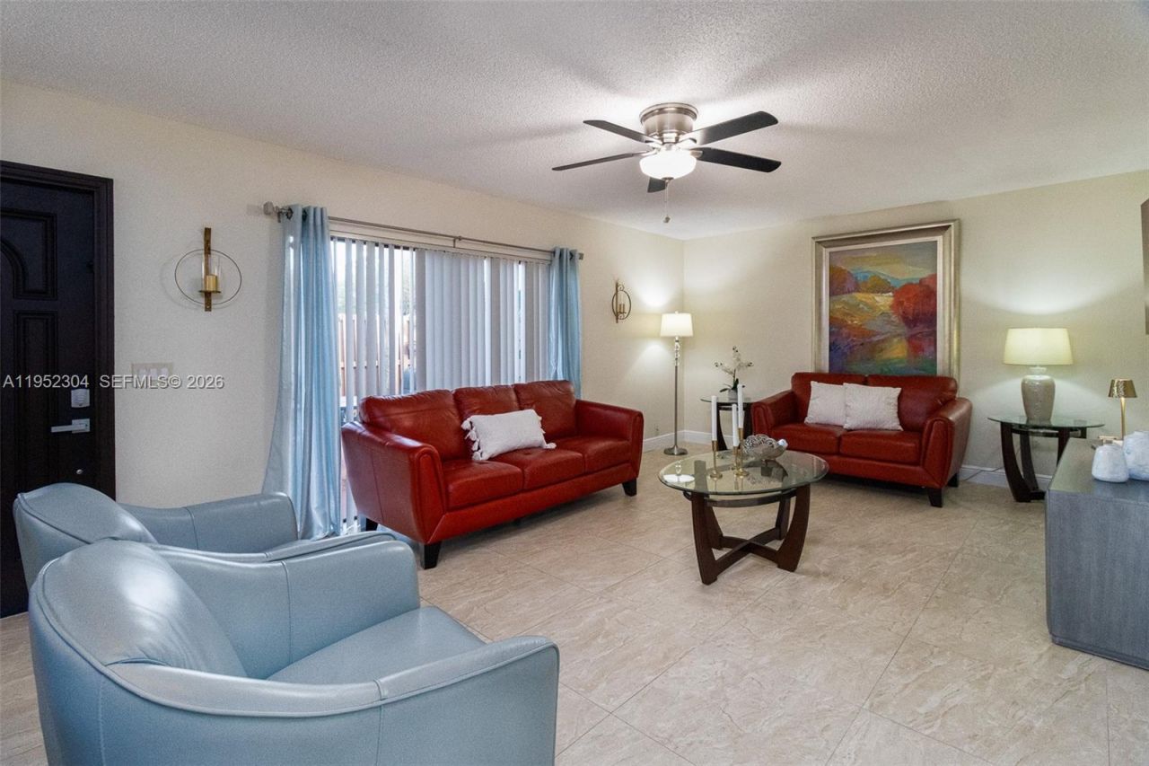 2566 Lakeview Ct, Cooper City, FL 33026 Photo