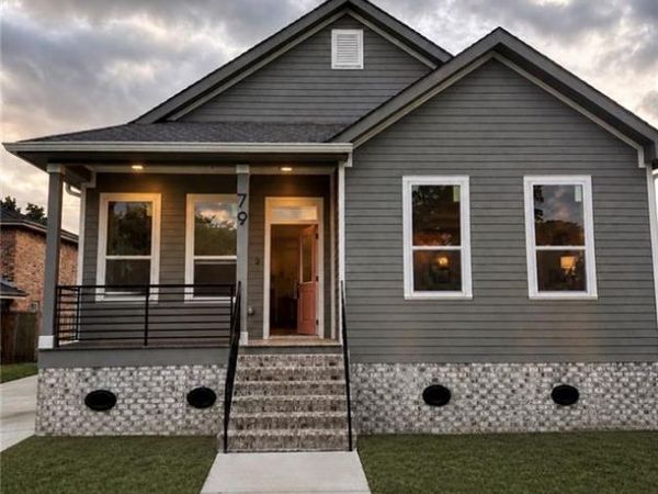 79 W CHALMETTE Circle, Chalmette, LA 70043