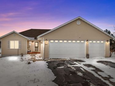 830 6th Street NW, Maple Lake, MN 55358