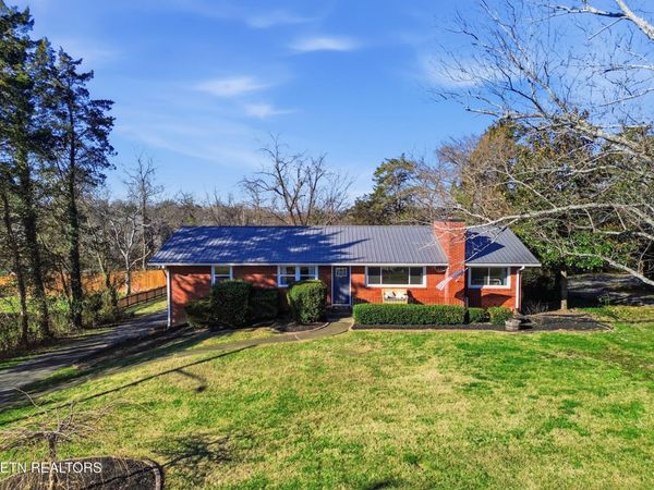 301 NW Portsmouth Rd, Knoxville, TN 37909