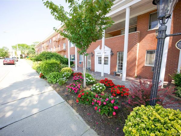 77 S Park Avenue, Unit A14, Rockville Centre, NY 11570