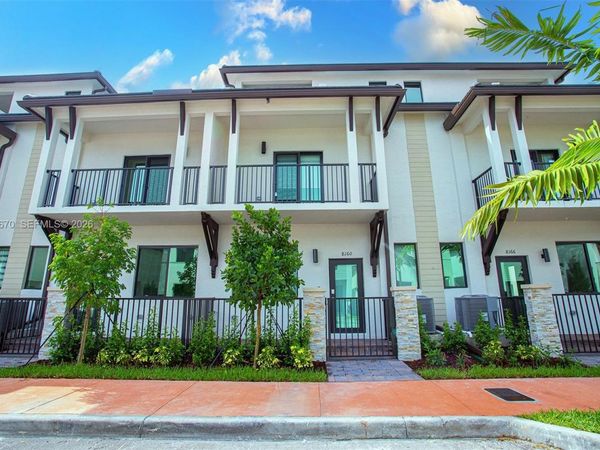 8160 NW 42nd St, Doral, FL 33166