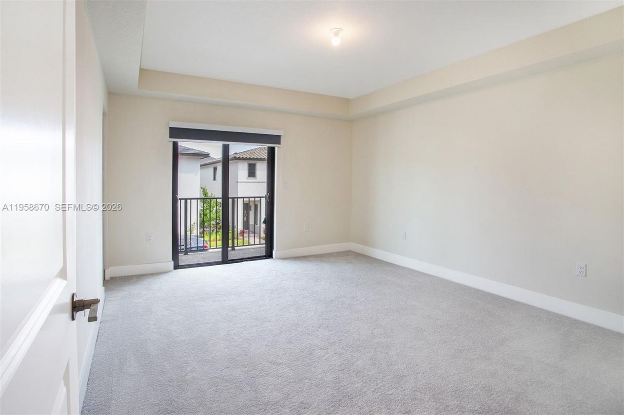 8160 NW 42nd St, Doral, FL 33166 Photo