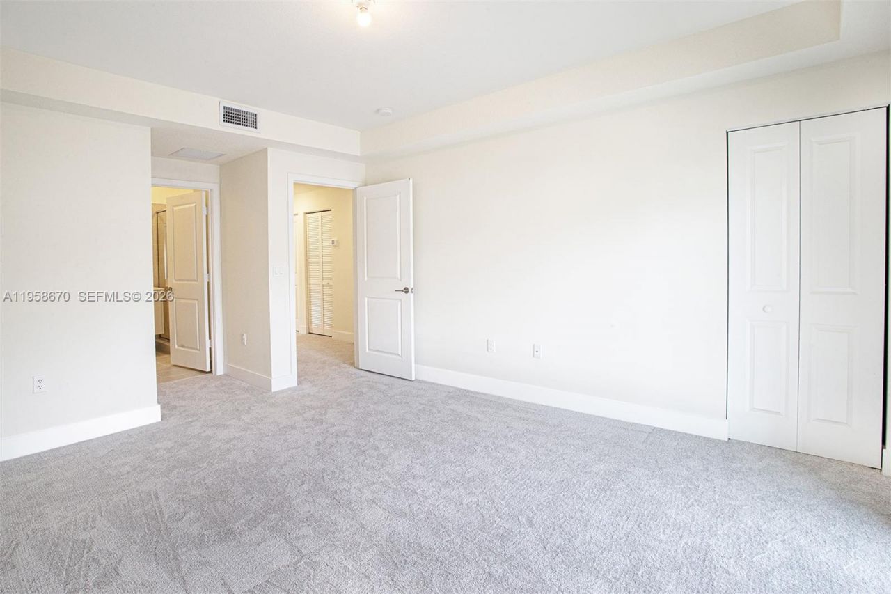 8160 NW 42nd St, Doral, FL 33166 Photo