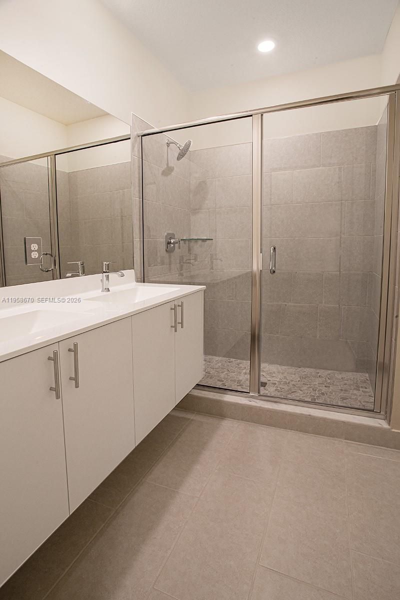 8160 NW 42nd St, Doral, FL 33166 Photo