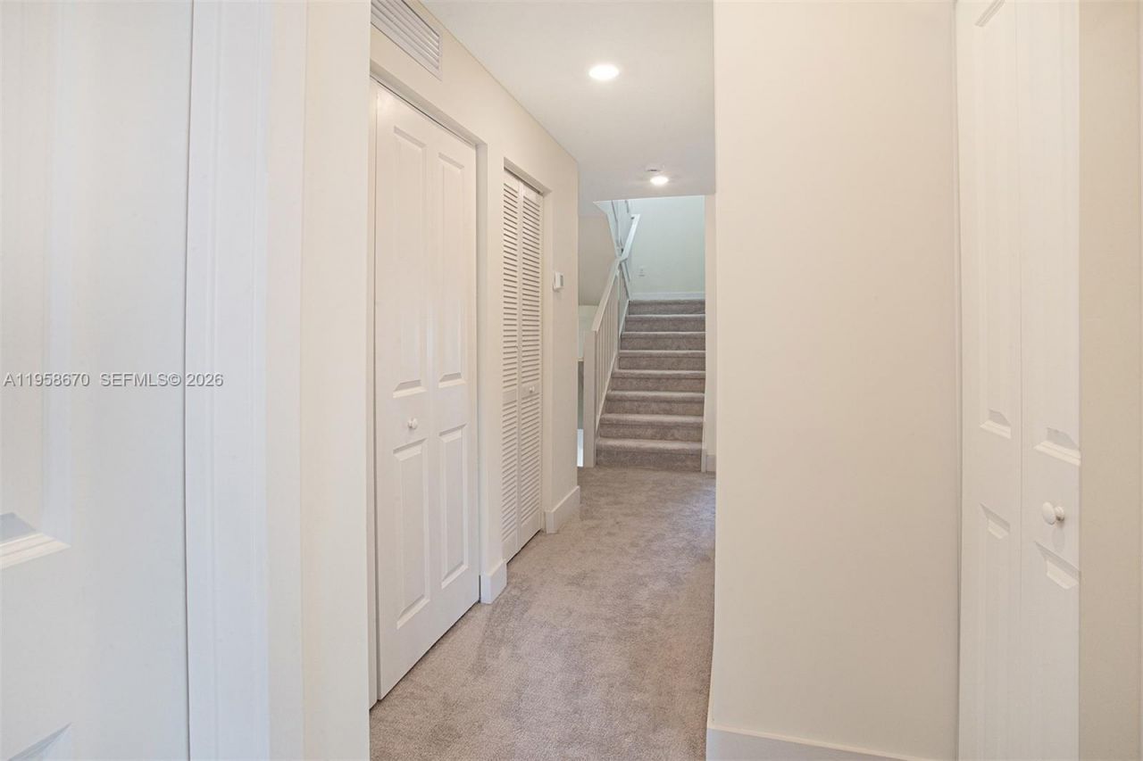 8160 NW 42nd St, Doral, FL 33166 Photo