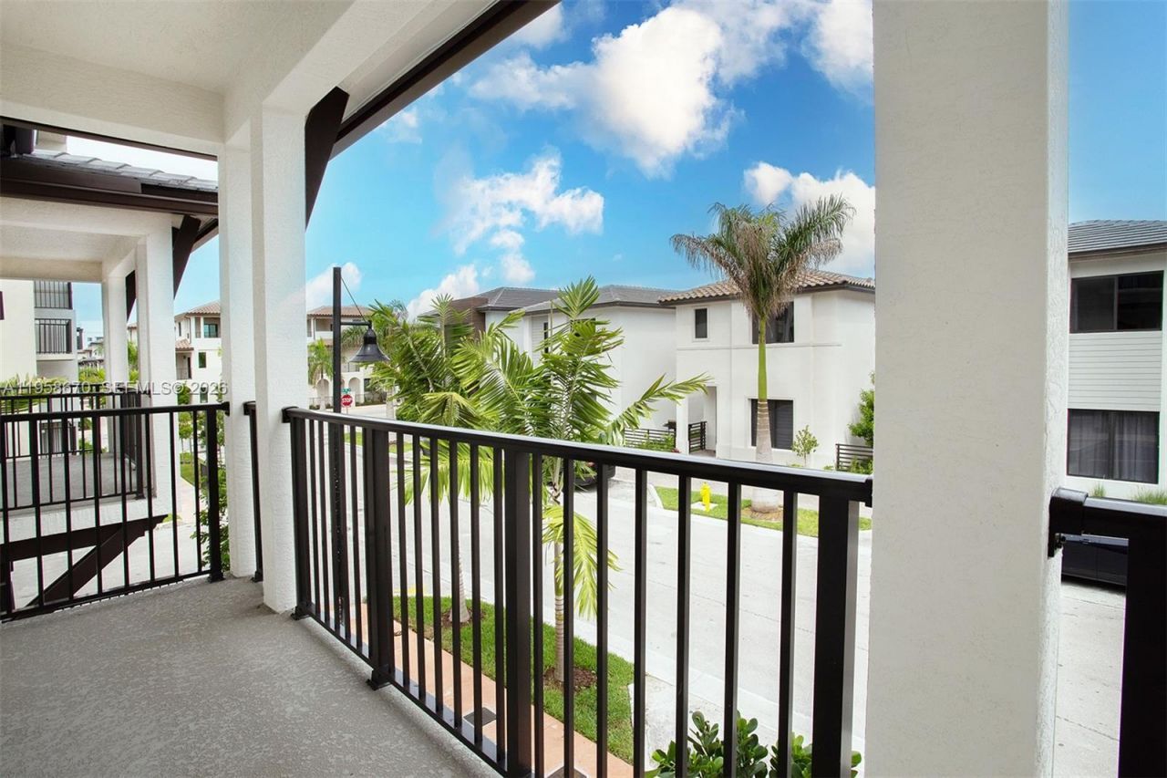 8160 NW 42nd St, Doral, FL 33166 Photo