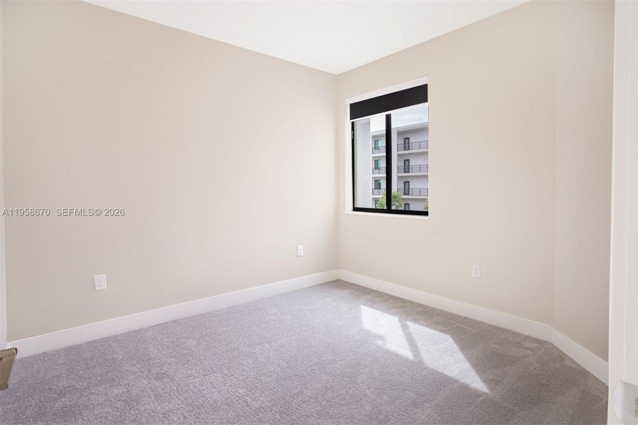 8160 NW 42nd St, Doral, FL 33166 Photo