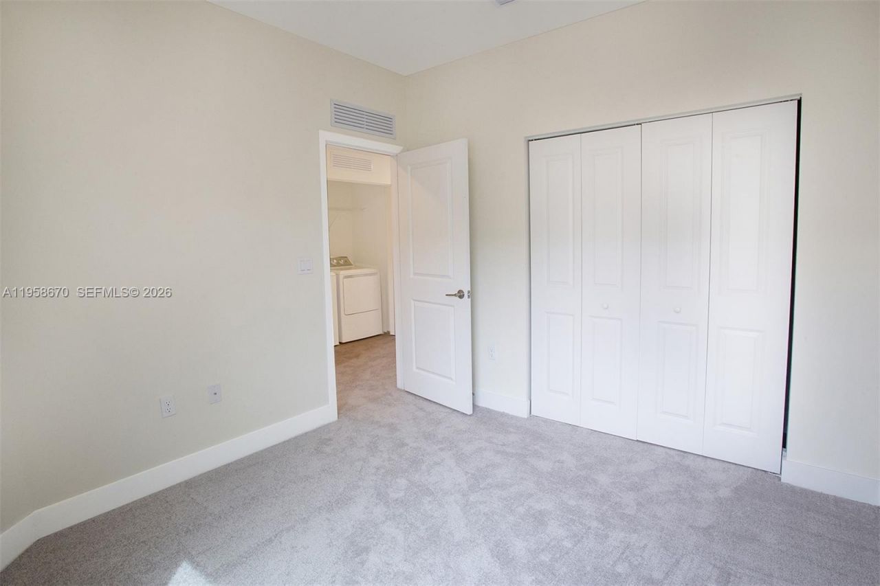 8160 NW 42nd St, Doral, FL 33166 Photo