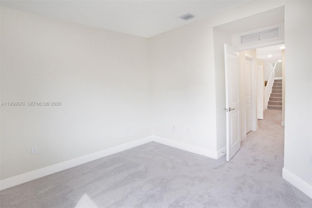 8160 NW 42nd St, Doral, FL 33166 Photo