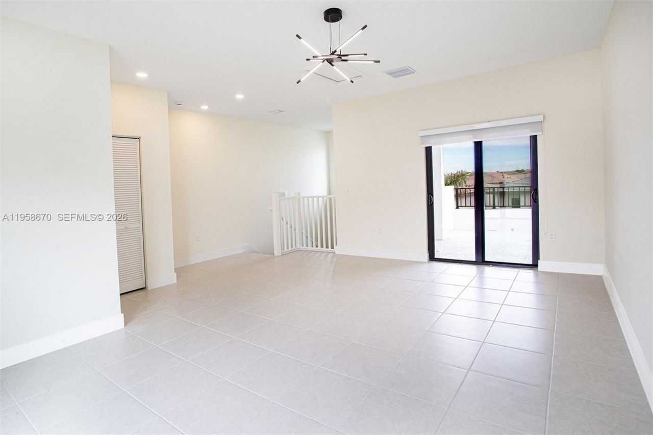 8160 NW 42nd St, Doral, FL 33166 Photo