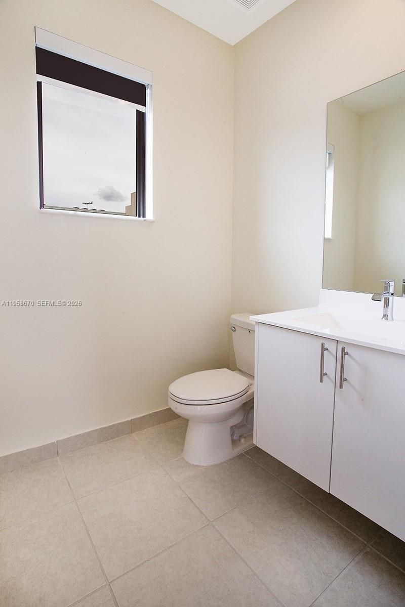 8160 NW 42nd St, Doral, FL 33166 Photo