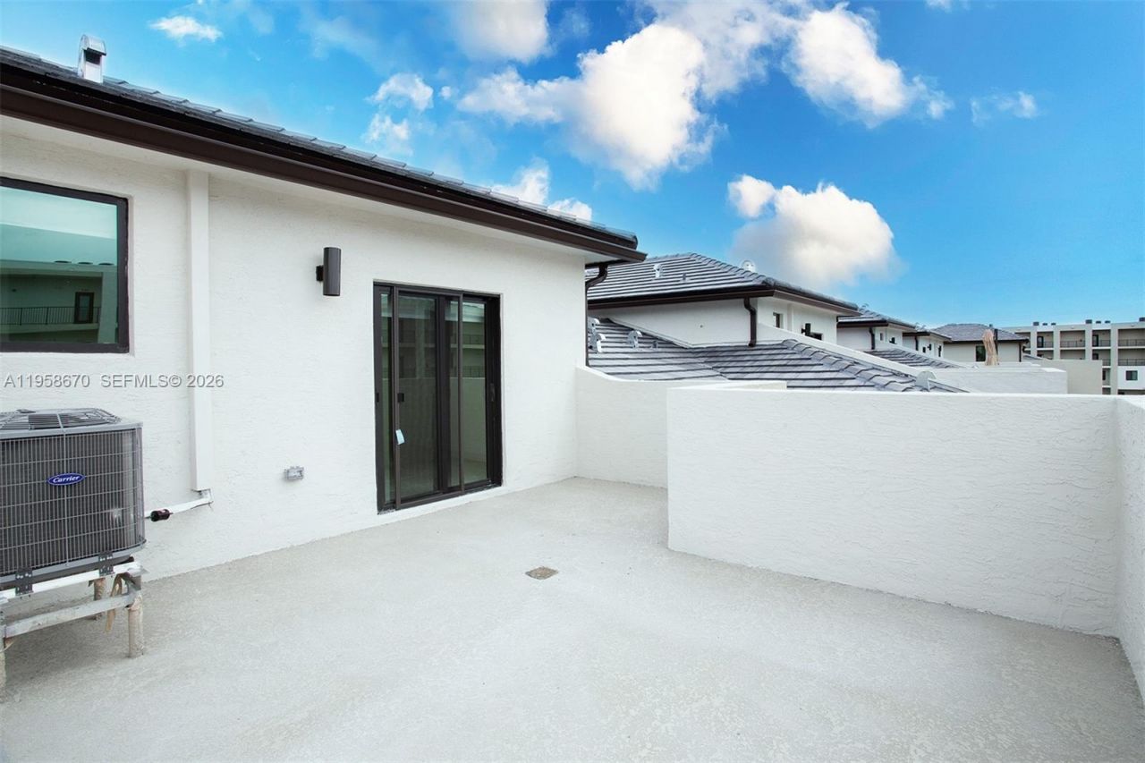 8160 NW 42nd St, Doral, FL 33166 Photo