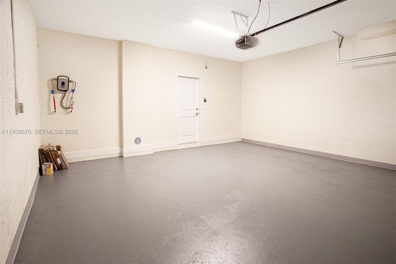 8160 NW 42nd St, Doral, FL 33166 Photo