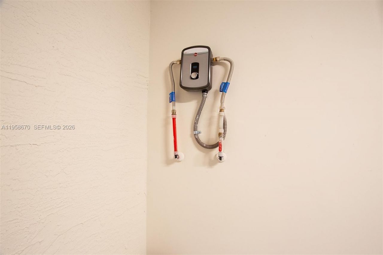 8160 NW 42nd St, Doral, FL 33166 Photo