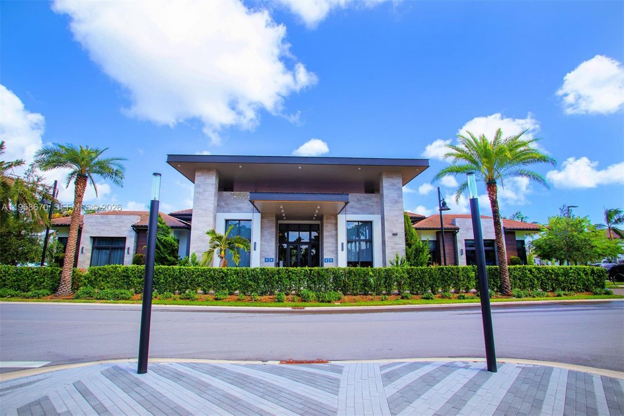 8160 NW 42nd St, Doral, FL 33166 Photo