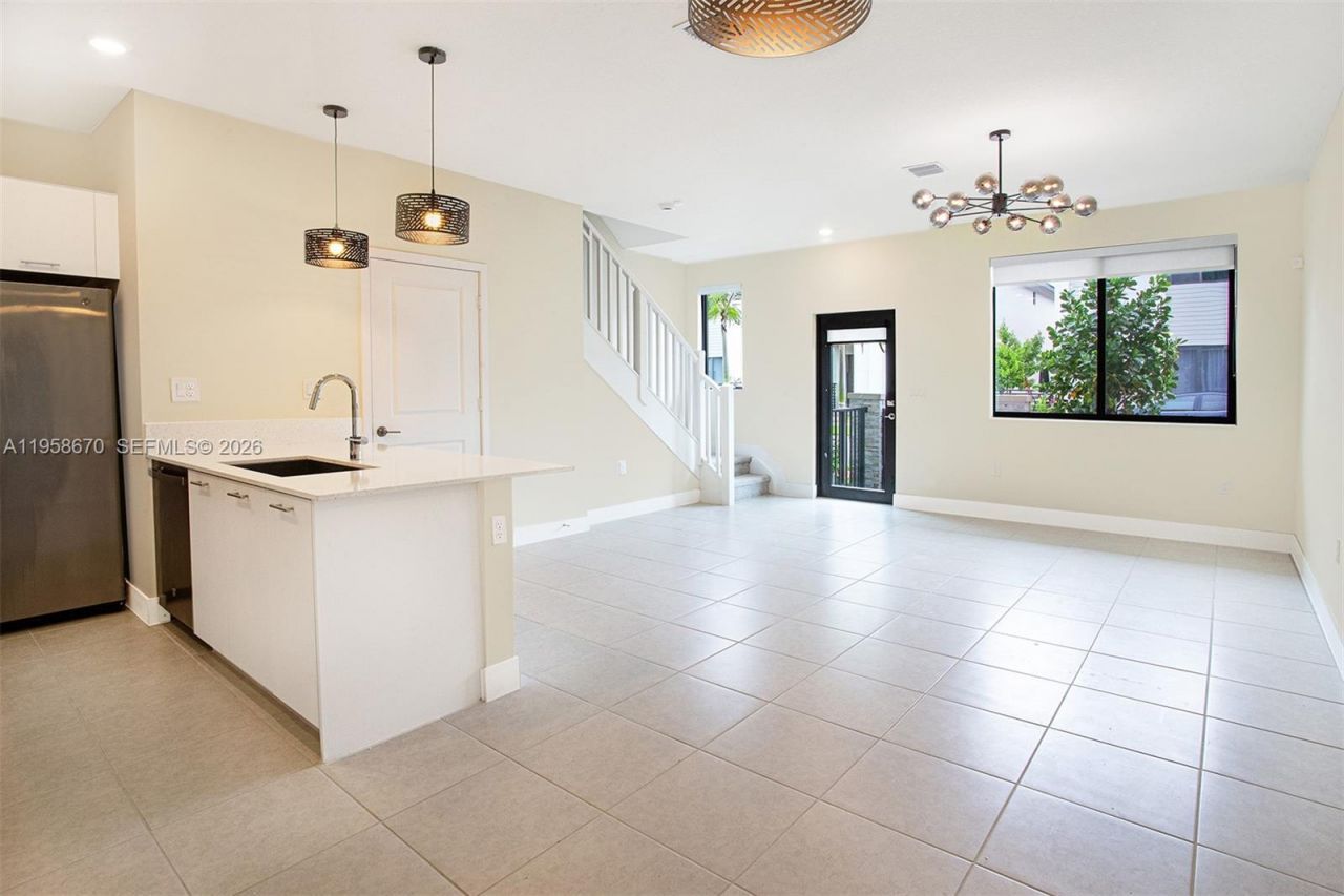 8160 NW 42nd St, Doral, FL 33166 Photo