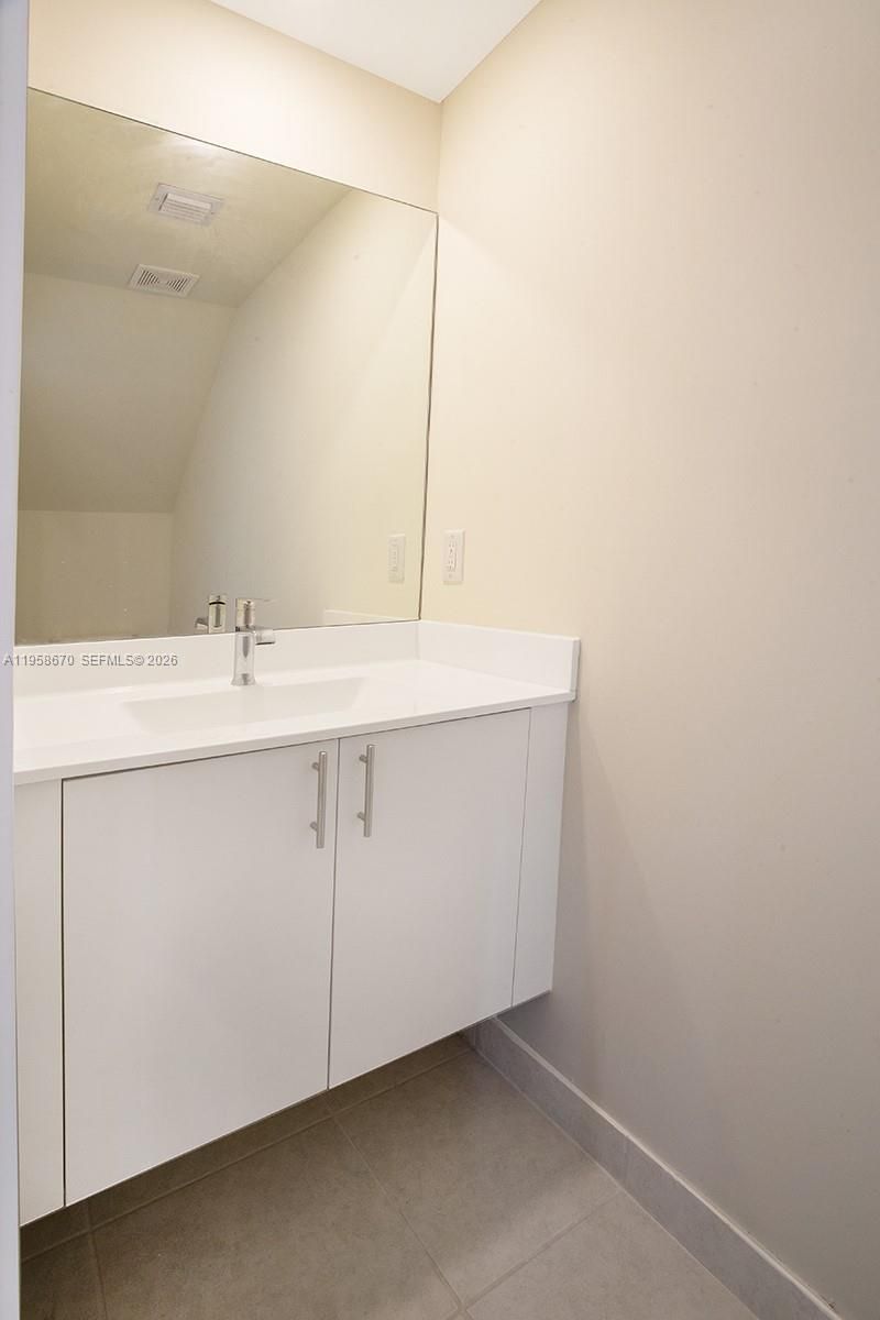 8160 NW 42nd St, Doral, FL 33166 Photo