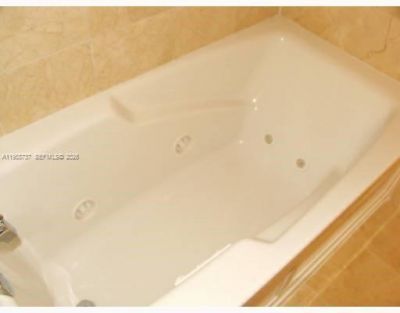 1800 N Bayshore Dr, Unit 2409, Miami, FL 33132 Photo