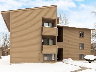 32 Watertree Drive, East Syracuse, NY 13057