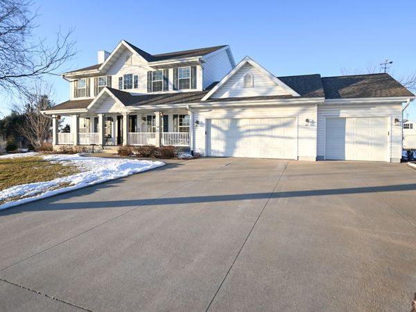 1835 Somerset Drive, Marion, IA 52302