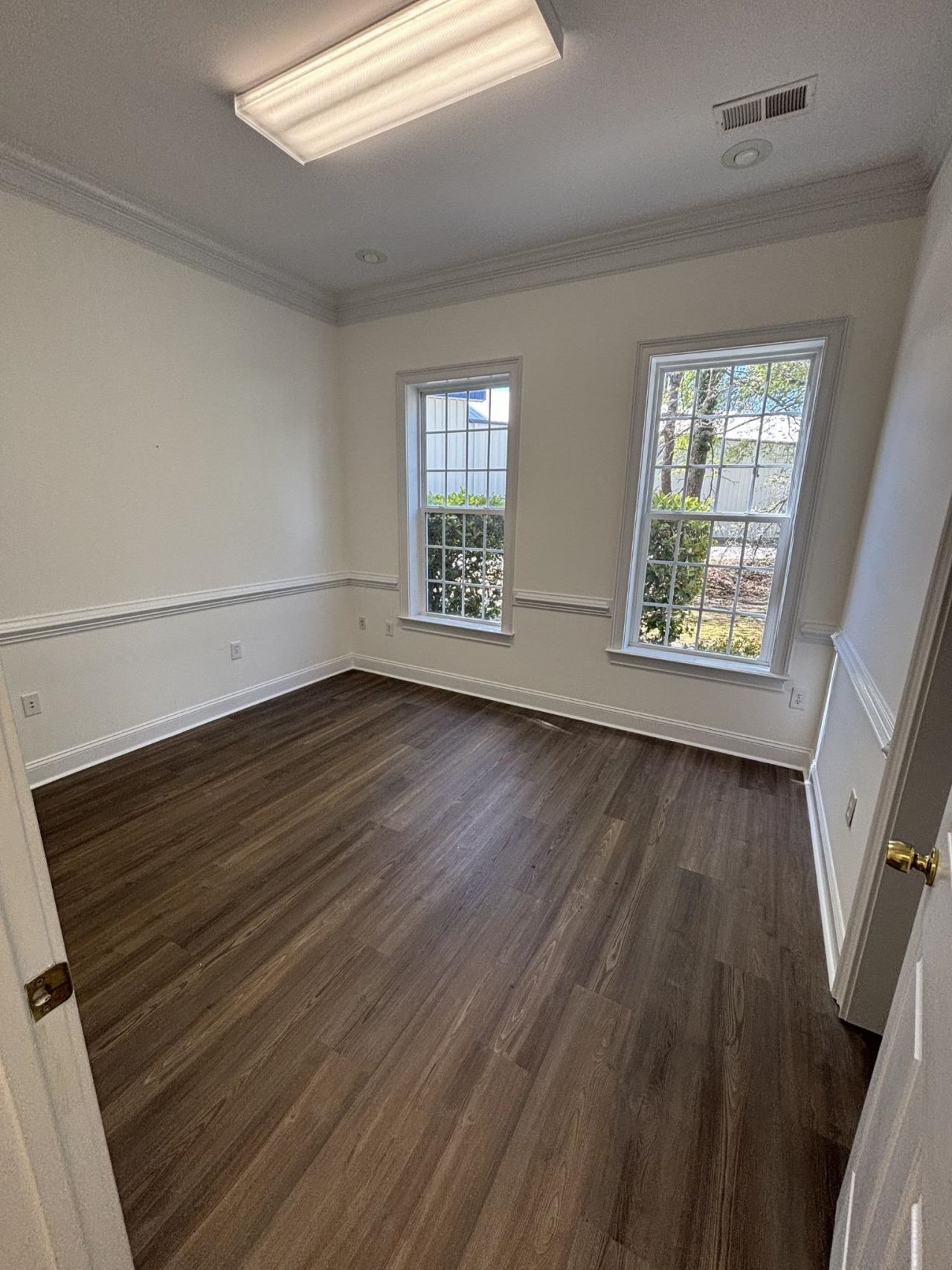 637 Bellamy Ave. Photo 5