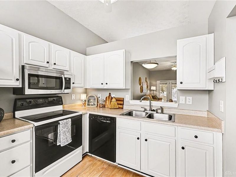 26 Southard Lane, West Carrollton, OH 45449 Photo 3