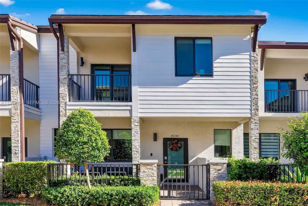 4655 NW 83rd Path, Doral, FL 33166 Photo