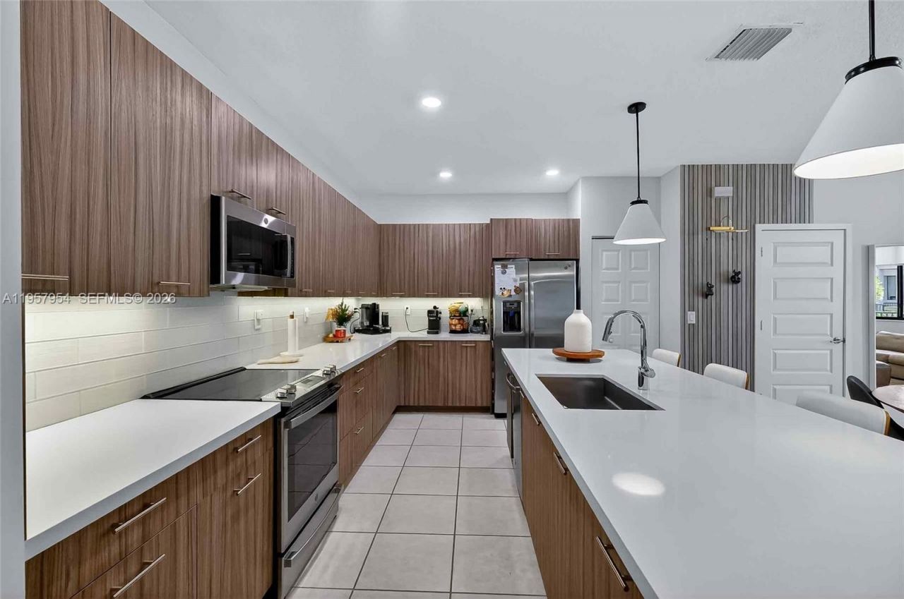 4655 NW 83rd Path, Doral, FL 33166 Photo