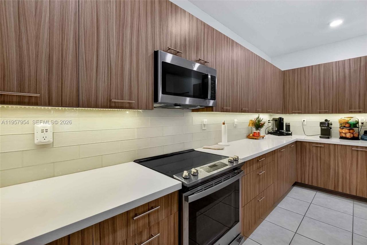 4655 NW 83rd Path, Doral, FL 33166 Photo