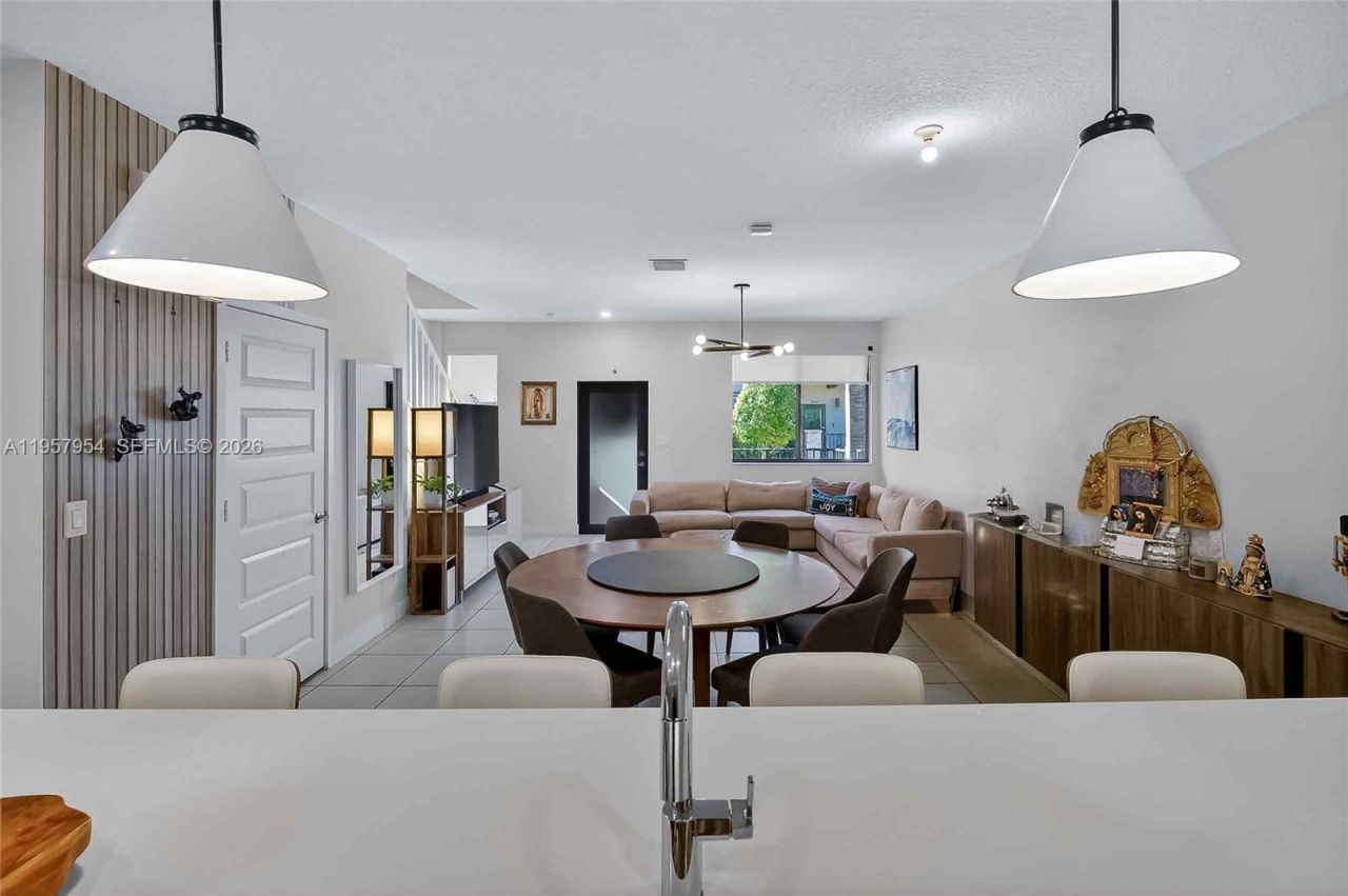 4655 NW 83rd Path, Doral, FL 33166 Photo